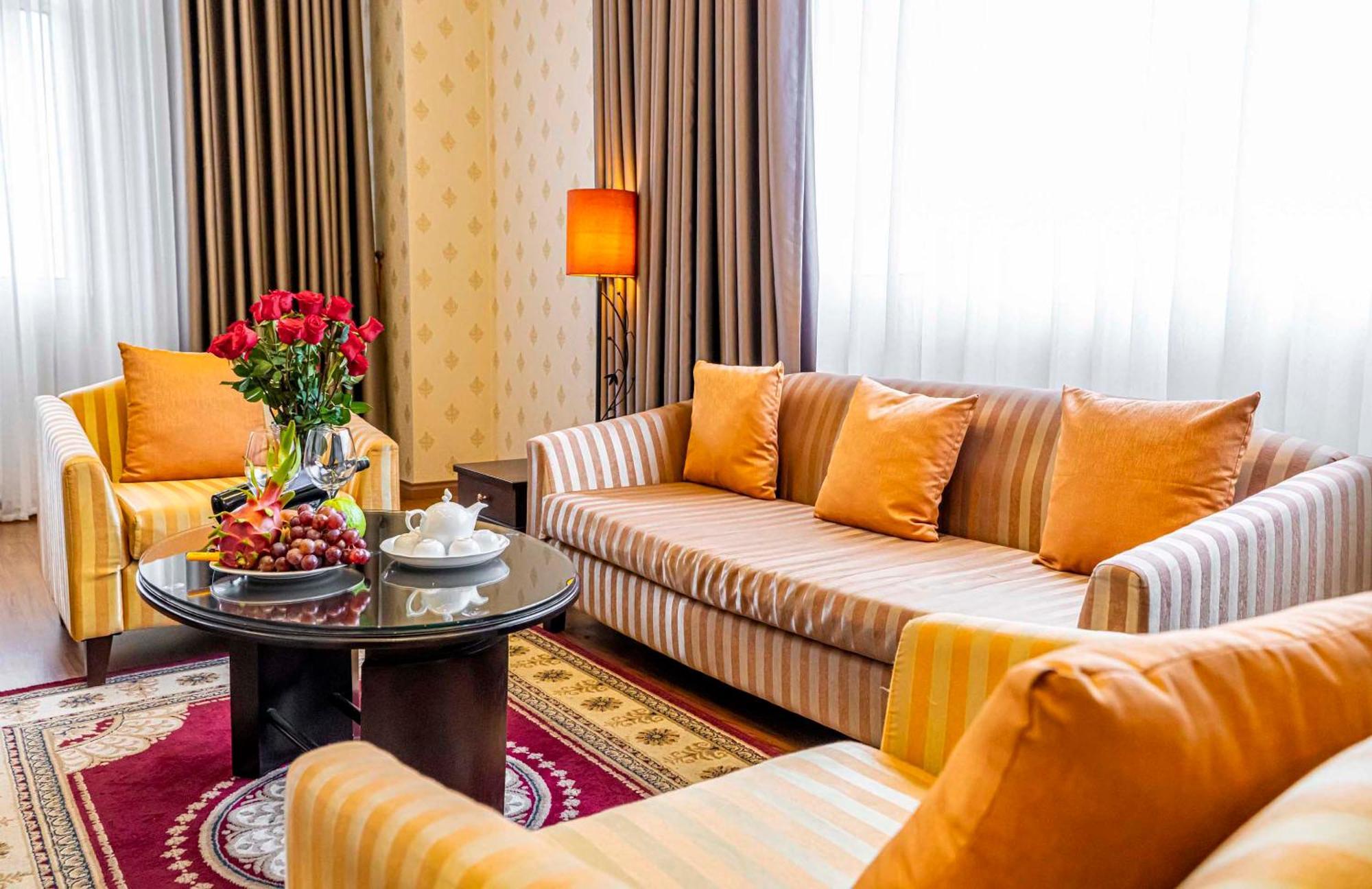 Hoang Son Peace Hotel Нин Бин Екстериор снимка