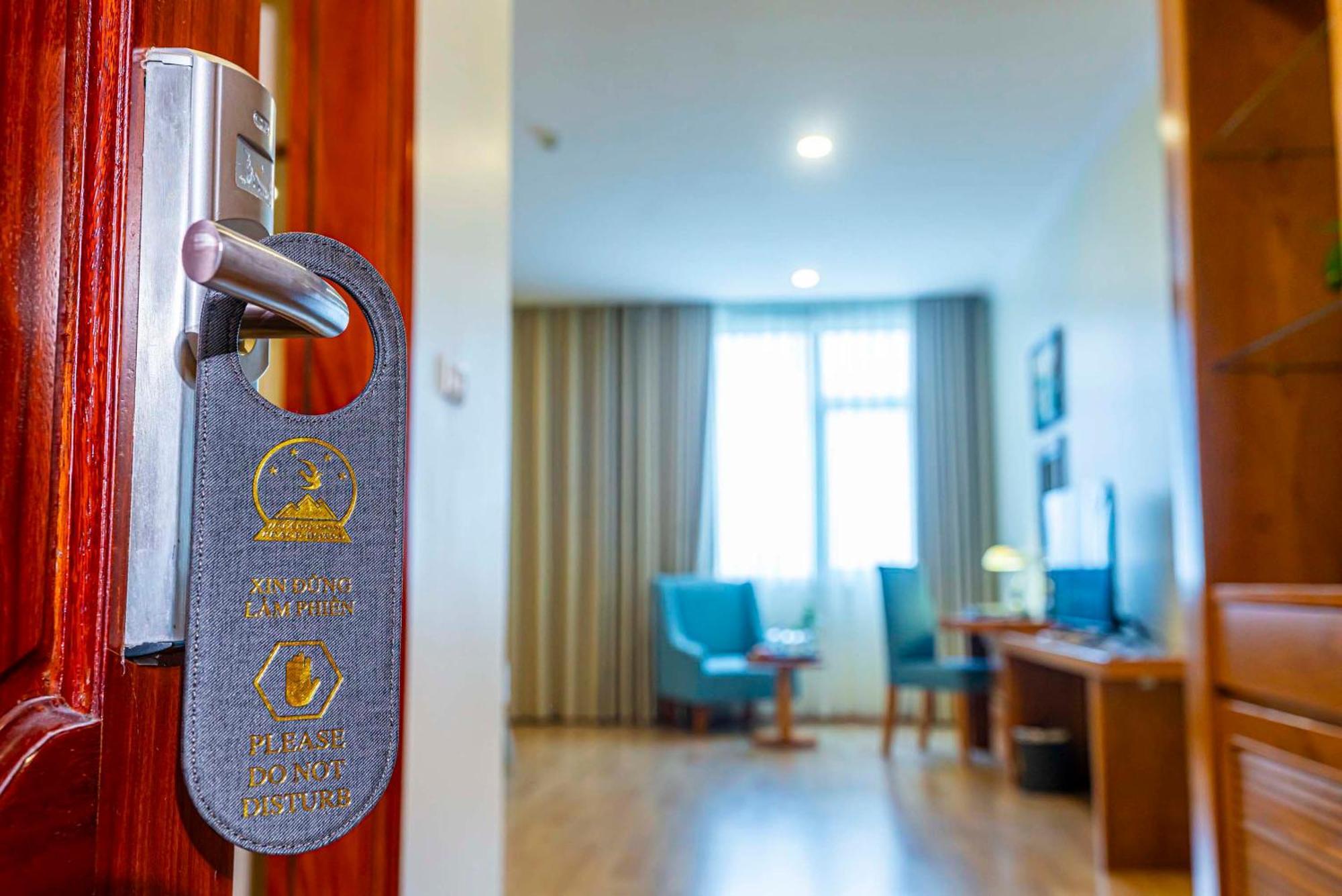 Hoang Son Peace Hotel Нин Бин Екстериор снимка