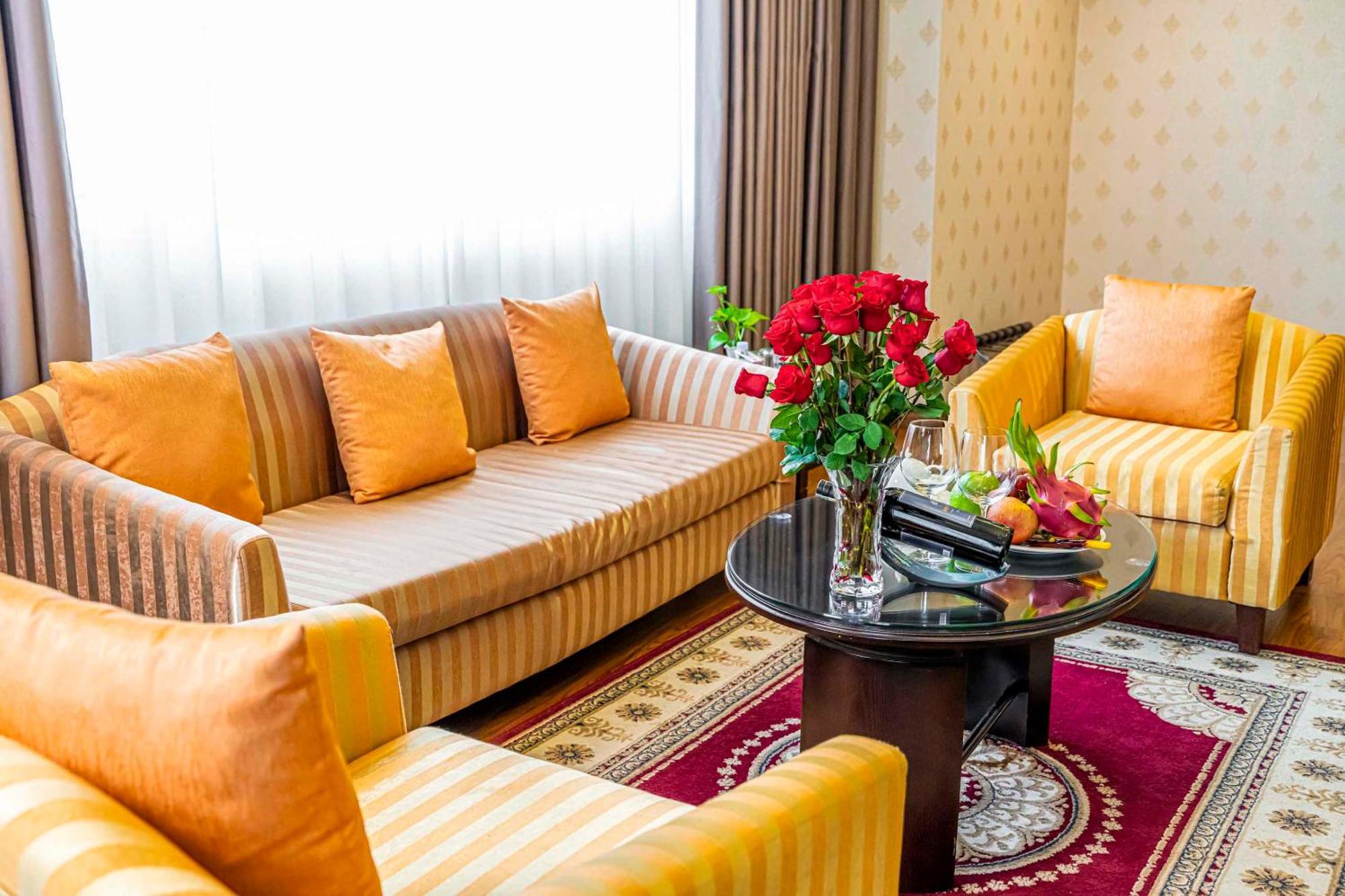 Hoang Son Peace Hotel Нин Бин Екстериор снимка