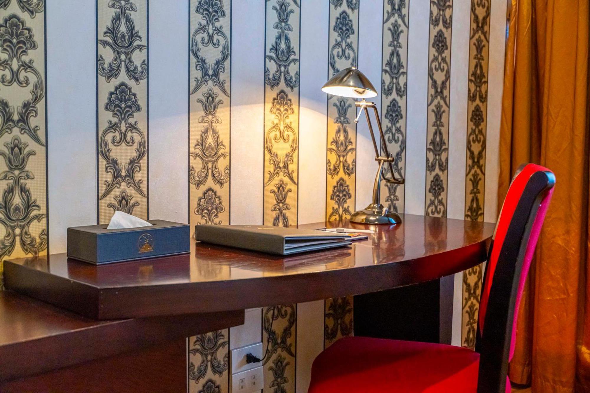 Hoang Son Peace Hotel Нин Бин Екстериор снимка